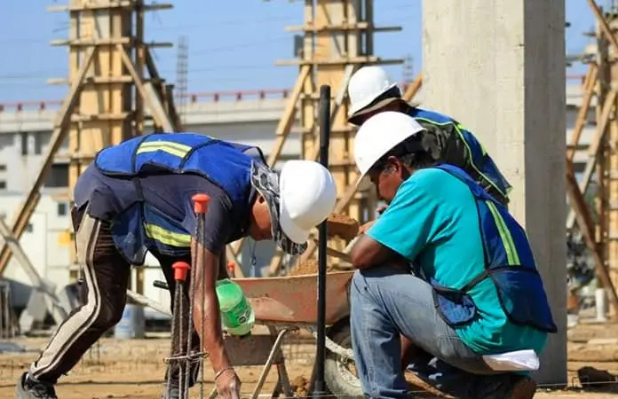 Potosinos trabajan más de 48 horas