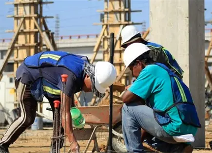 STPS confirma reducci&oacute;n gradual a 40 horas laborales para 2030