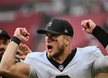 Saints de Nueva Orleans sorprenden al vencer a Buccaneers en lucha por el título de la NFC Sur