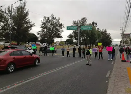 Cierre de guardería del IMSS provoca bloqueo en la 57 y Colorines