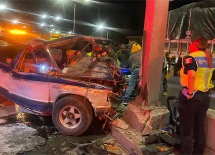 Choque contra poste en Circuito Potosí deja tres lesionados Choque contra poste en Circuito Potosí deja tres lesionados
