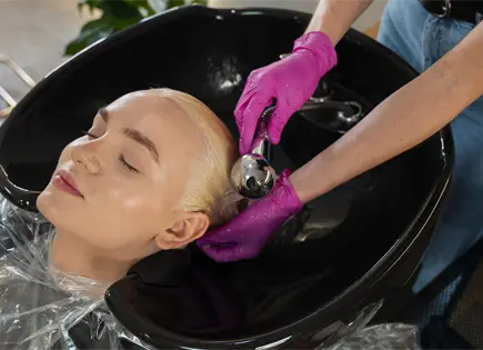 Cómo usar removedores de color y remedios caseros para eliminar el tinte capilar Cómo usar removedores de color y remedios caseros para eliminar el tinte capilar