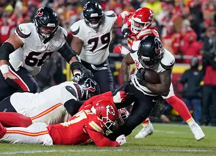 Defensa de Texans somete a los Chiefs Defensa de Texans somete a los Chiefs