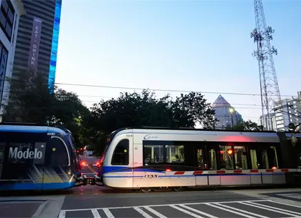 Hondureño detenido por apuñalar a pasajero en tren de Carolina del Norte