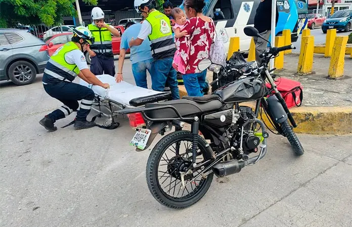 Repartidor, arroyado por una camioneta