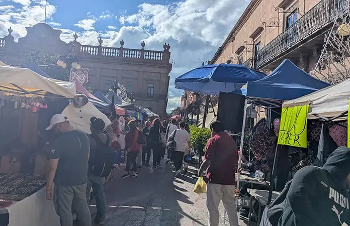 Sigue el plantón de informales en Plaza de Armas