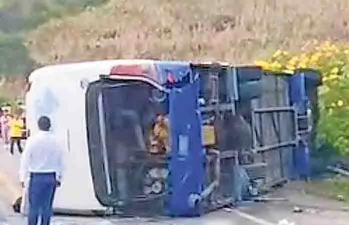 Vuelca un autobús en Chiapas; dos fallecidos