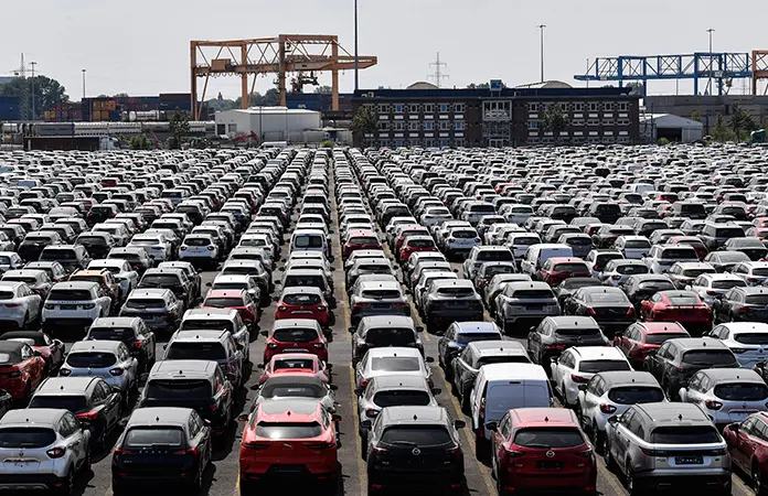 Cae producción de autos 8.3%