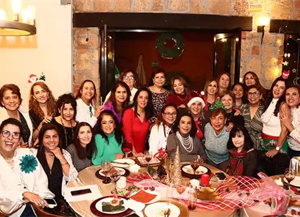 CELEBRAN EN LA VÍSPERA DE LA NOCHEBUENA CELEBRAN EN LA VÍSPERA DE LA NOCHEBUENA
