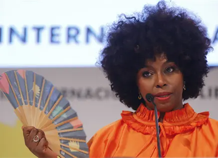 Chimamanda Ngozi Adichie insta a transformar la masculinidad positiva Chimamanda Ngozi Adichie insta a transformar la masculinidad positiva