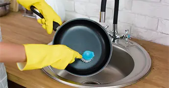 Trucos caseros para una limpieza impecable de cacerolas