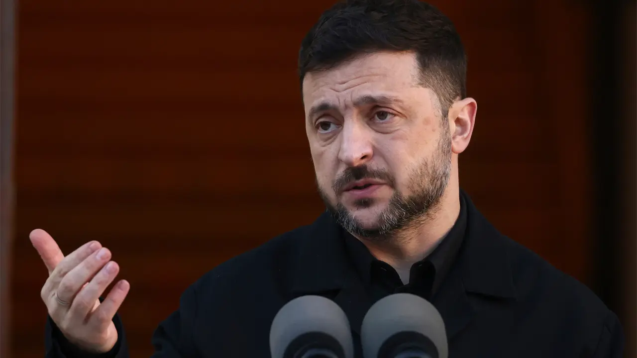 Volodymyr Zelenskyy improvisa comunicación en Europa con líderes mundiales