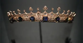 Deslumbrante exposici&oacute;n de joyas reales se inaugura en Par&iacute;s