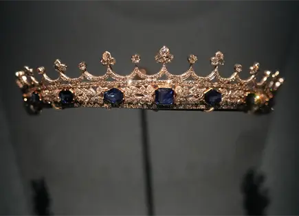 Deslumbrante exposición de joyas reales se inaugura en París Deslumbrante exposición de joyas reales se inaugura en París