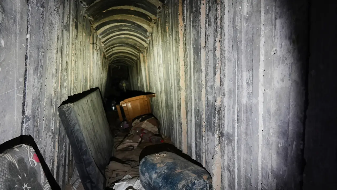 Exploración en túnel subterráneo revela complejidad del conflicto en Gaza
