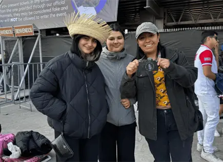 Fans acampan desde días antes para el concierto de Bad Bunny en CDMX Fans acampan desde días antes para el concierto de Bad Bunny en CDMX