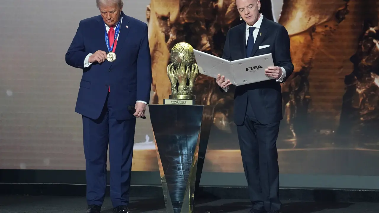 Queja ética en FIFA por apoyo de Infantino a Trump