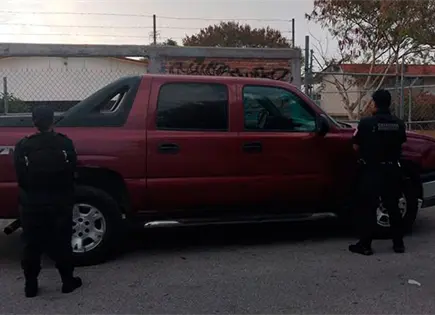 Recuperan camioneta robada, en Av. Dalias Recuperan camioneta robada, en Av. Dalias