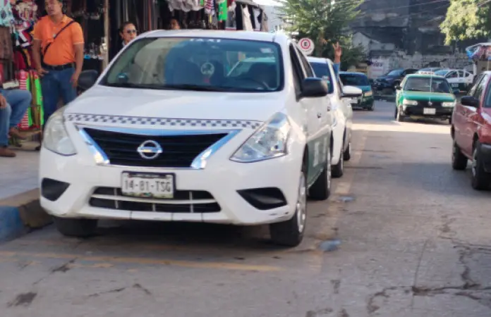 Taxistas aumentan tarifas sin aviso