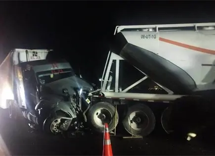 Fotos | Chocan tráileres en Libramiento Oriente Fotos | Chocan tráileres en Libramiento Oriente