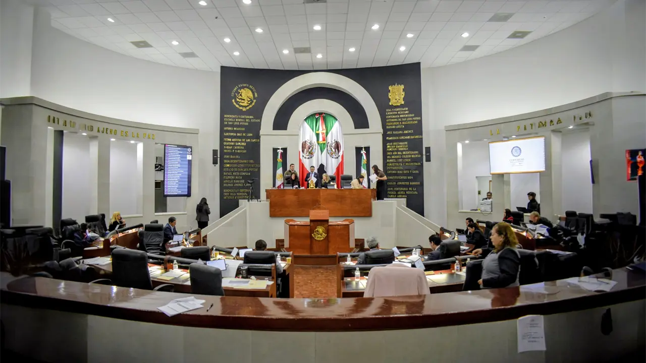 Avanza en Congreso reforma que garantiza gobernadora en 2027