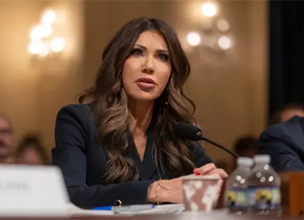 Secretaria de Seguridad Nacional defiende política migratoria de Trump en audiencia