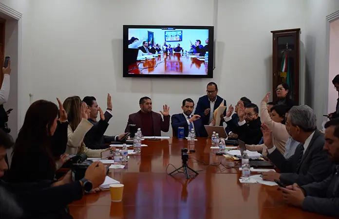 Aprueban en comisiones la "Ley Gobernadora"