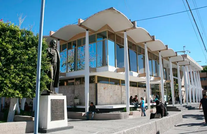 Con amparo suspenden la elección de Derecho