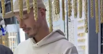 J BALVIN VISITA A LA BAS&Iacute;LICA DE GUADALUPE
