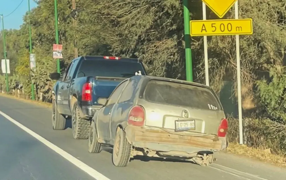 Pierde control y choca en guarnici&oacute;n sobre carretera a Rioverde