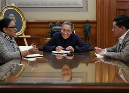 Sheinbaum conversa con el papa León XIV; lo invita a México Sheinbaum conversa con el papa León XIV; lo invita a México