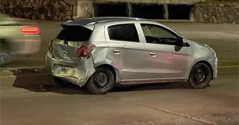 S&oacute;lo da&ntilde;os, en choque y volcadura en r&iacute;o Santiago