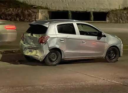 Sólo daños, en choque y volcadura en río Santiago Sólo daños, en choque y volcadura en río Santiago