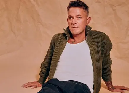 SU LADO ÍNTIMO EN UN DOCUMENTAL SU LADO ÍNTIMO EN UN DOCUMENTAL