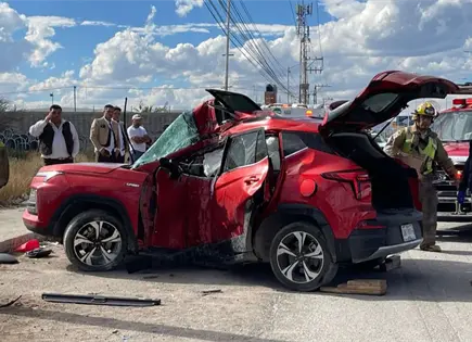 Video | Trasladan a mujer herida en aparatoso choque sobre Periférico Video | Trasladan a mujer herida en aparatoso choque sobre Periférico