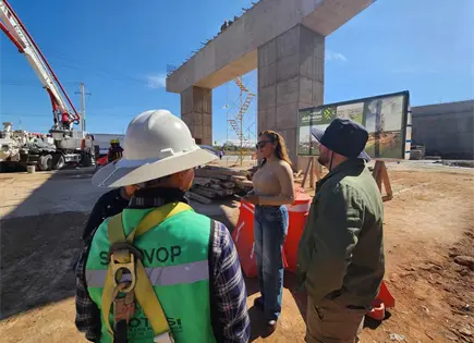 Avanza montaje de trabes en el puente de Circuito Potosí Avanza montaje de trabes en el puente de Circuito Potosí