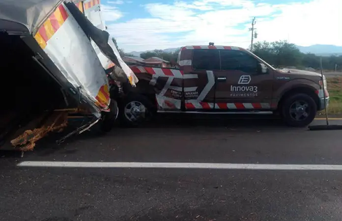 Chocan auto y camioneta