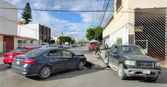 Choque en cruce de Pedro Moreno deja solo da&ntilde;os materiales