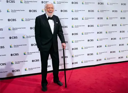 Dick Van Dyke Alcanza el Siglo de Vida en una Celebración Única Dick Van Dyke Alcanza el Siglo de Vida en una Celebración Única