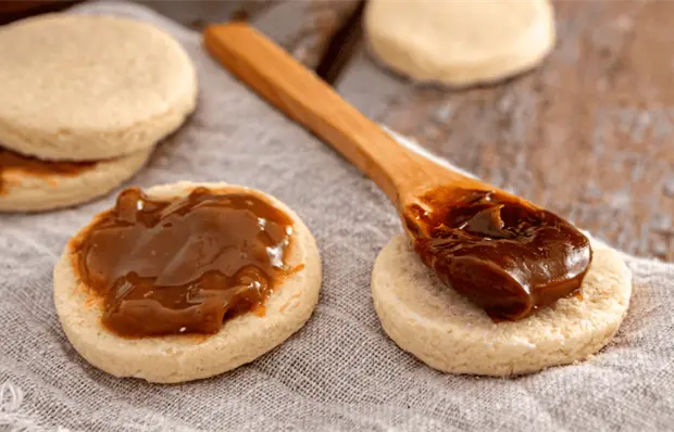 Dulce de leche casero, el toque infaltable en los postres navide&ntilde;os