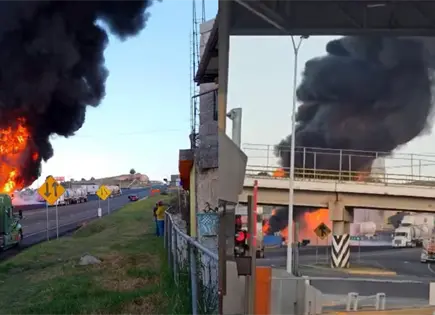 Explosión de pipa provoca cierre total de la autopista México–Tuxpan Explosión de pipa provoca cierre total de la autopista México–Tuxpan