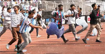 Fanáticos enfadados interrumpen gira de Messi en India