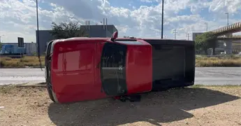 Fotos | Aparatosa volcadura en la 57 deja un herido