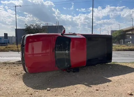Fotos | Aparatosa volcadura en la 57 deja un herido Fotos | Aparatosa volcadura en la 57 deja un herido