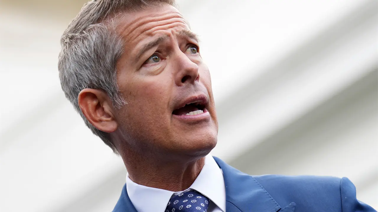 Investigación federal revela emisión irregular de licencias de conducir comerciales