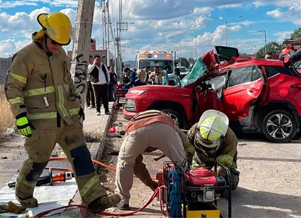 Una mujer resulta herida en accidente del Periférico Una mujer resulta herida en accidente del Periférico
