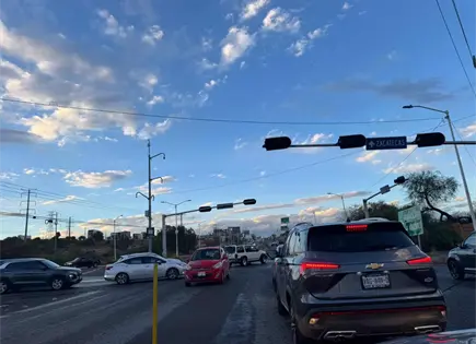 Vecinos de Lomas reportan apagón en varios sectores; semáforos fuera de servicio Vecinos de Lomas reportan apagón en varios sectores; semáforos fuera de servicio