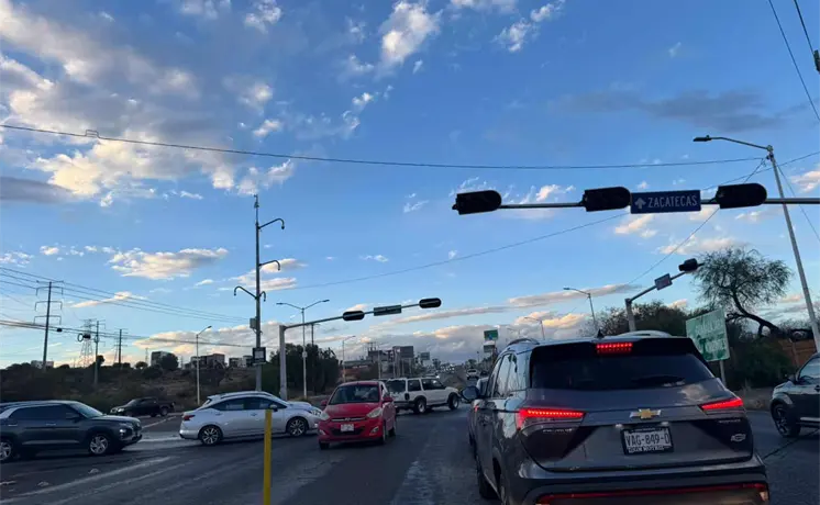 Vecinos de Lomas reportan apagón en varios sectores; semáforos fuera de servicio Vecinos de Lomas reportan apagón en varios sectores; semáforos fuera de servicio