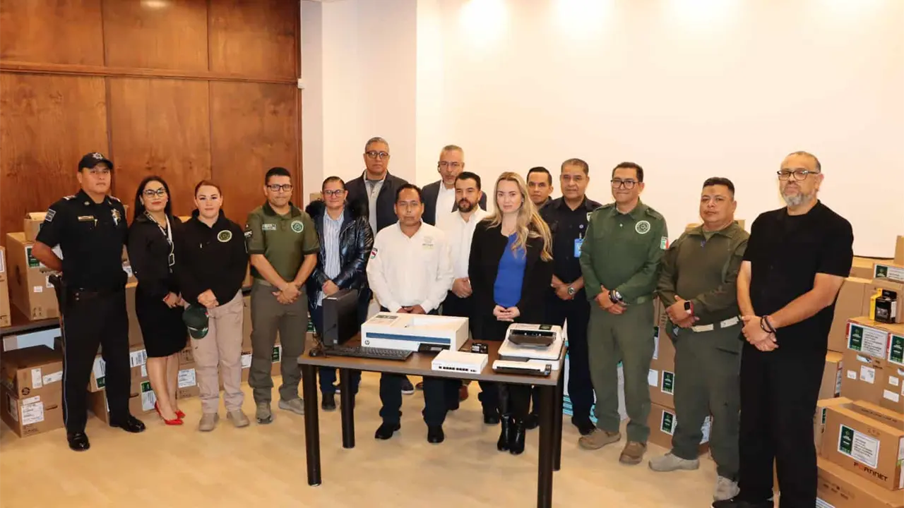 Entregan equipo tecnológico a corporaciones de seguridad en SLP
