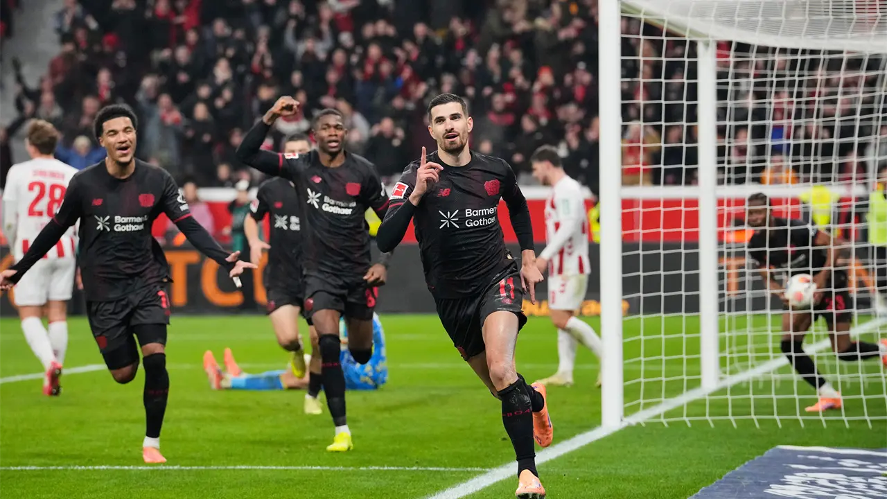 Bayer Leverkusen derrota a Colonia con un gol destacado de Martin Terrier